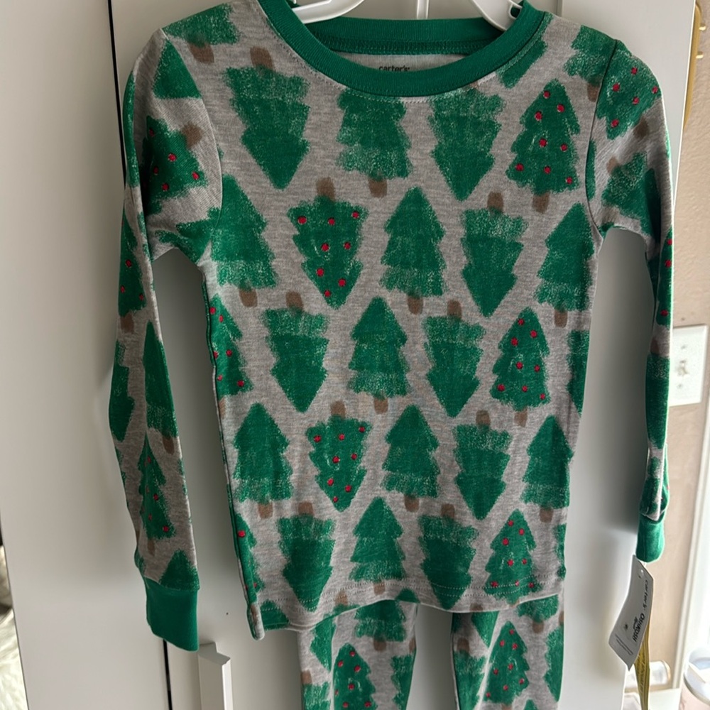 Carter’s snug fit 5T pajama NWT